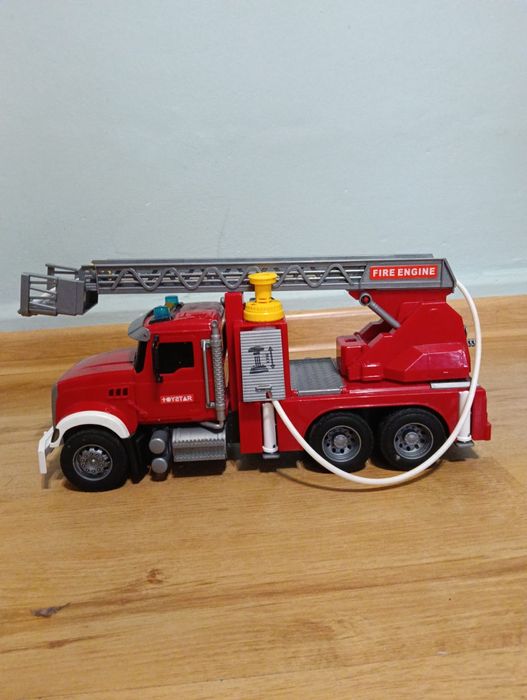 Zabawka wóz strażacki