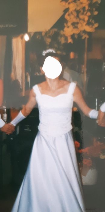 Suknia ślubna z welonem
