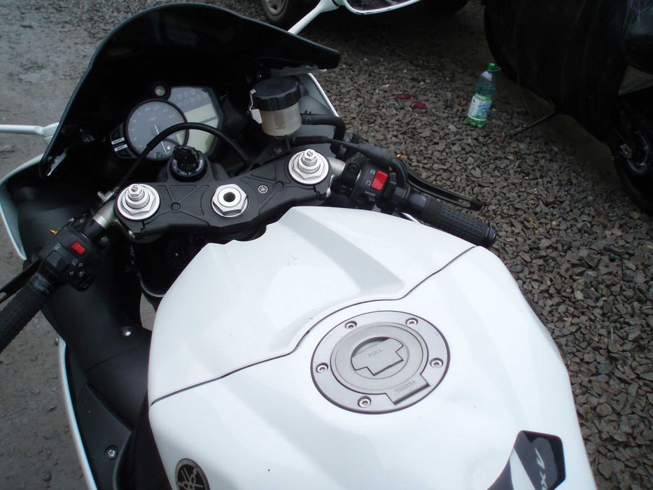 ямаха R1 спортбайк