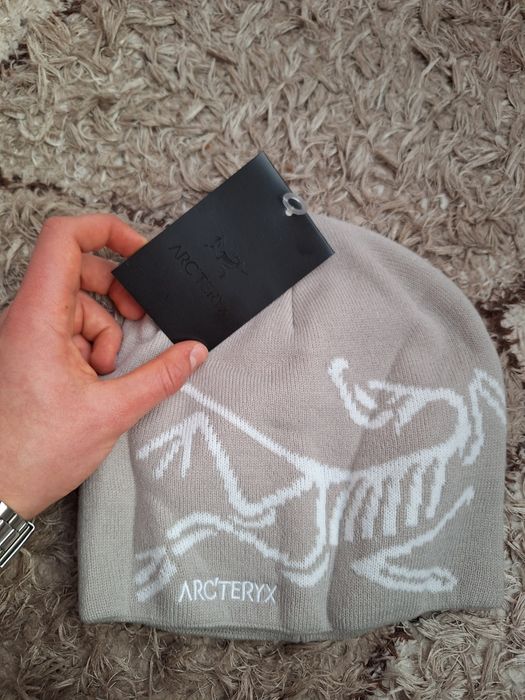 Beżowa czapka Arc'teryx