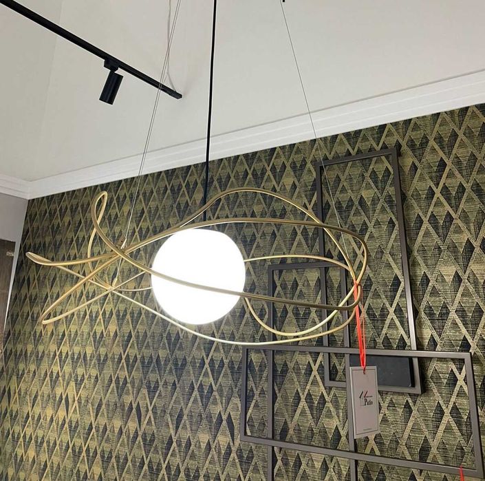 Продам люстры и торшеры ,полки с подсветкой производства Италия