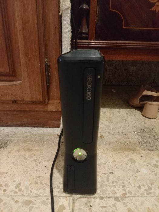 Xbox 360 novo e gta 5 2 cds