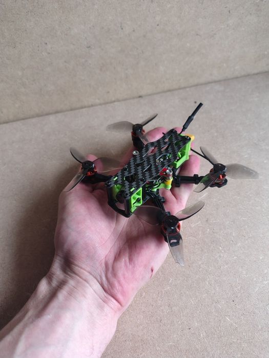 Dron FPV 2.5 cala mini freestyle