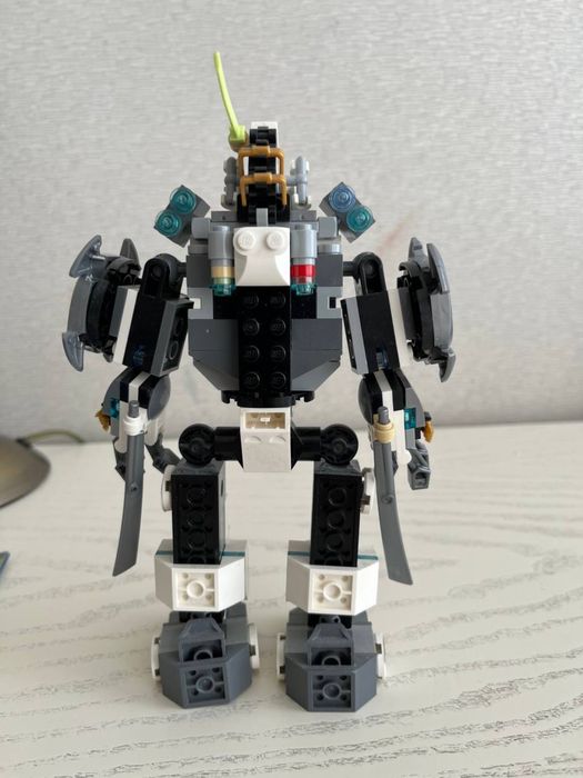 LEGO NINJAGO Бій механічних титанів (70737): 1 350 грн