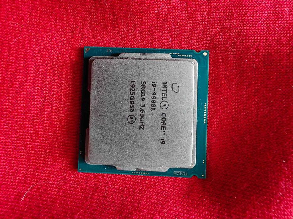 Процесор Intel Core i9-9900K 3.60GHz/16MB/8GT/s s1151 V2