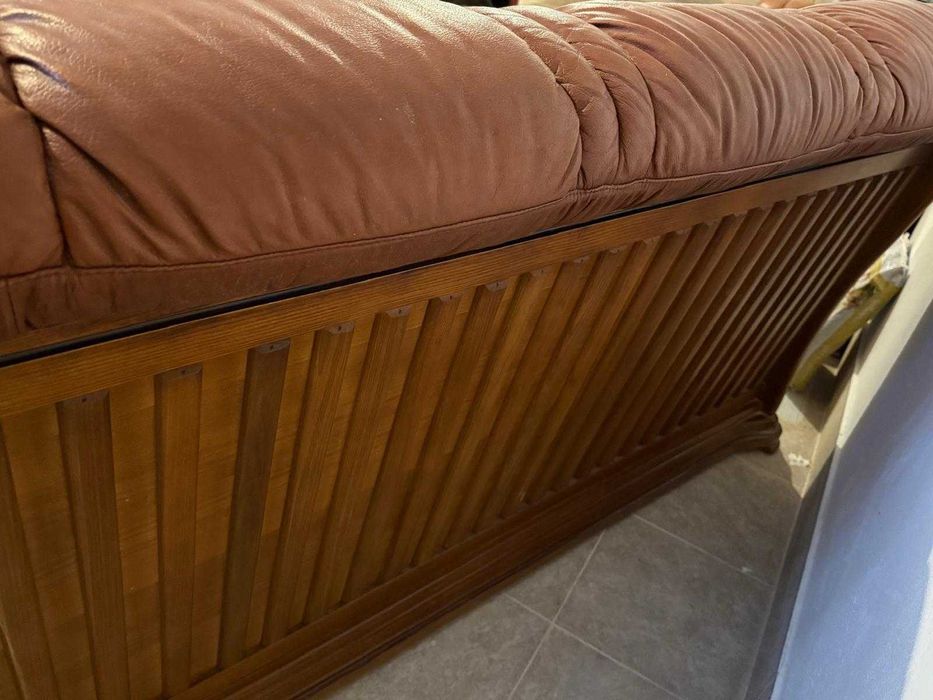 Sofás em pele em bom estado de conservação