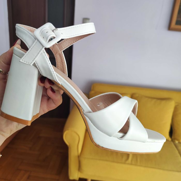 Sandały damskie na słupku