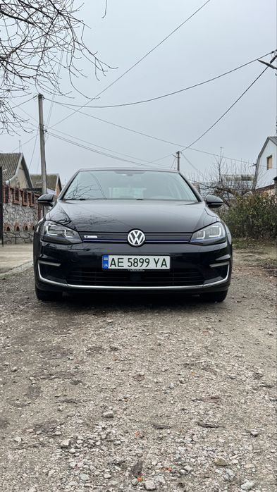 Продам Volkswagen e-Golf