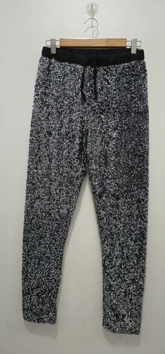 Czarne spodnie w srebrne cekiny 36