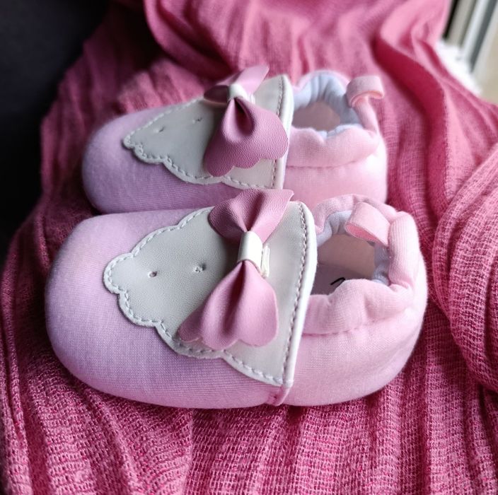 Sapatinho rosa  para bebé