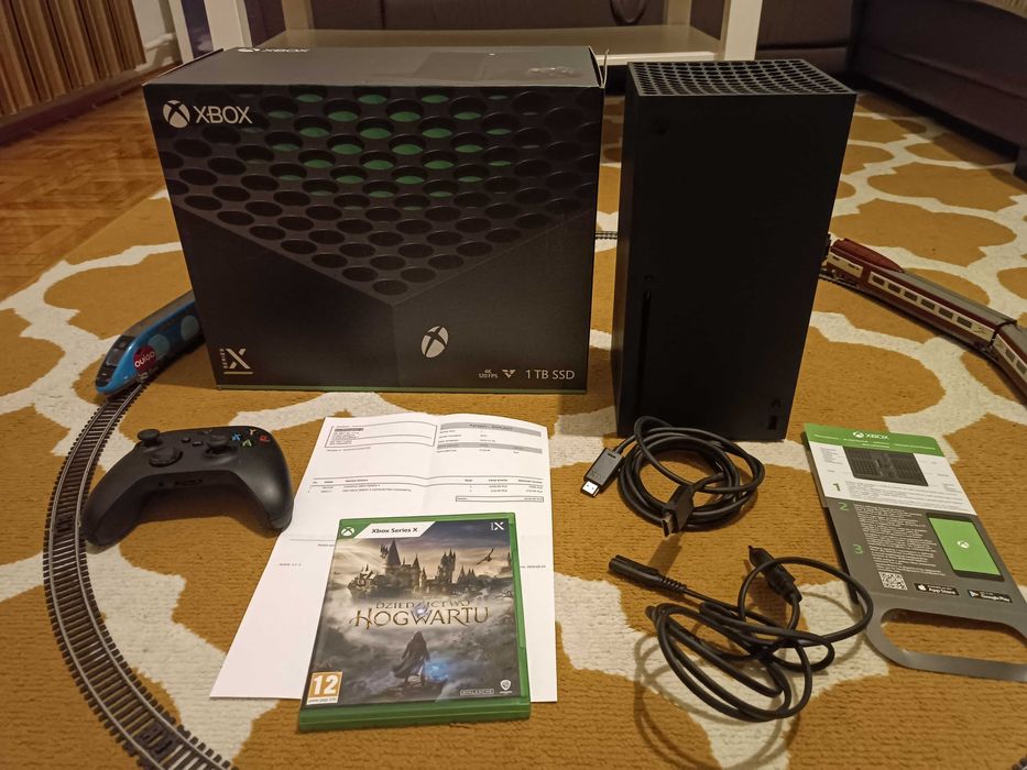 Xbox Series X, pad, dużo gier, pudełko