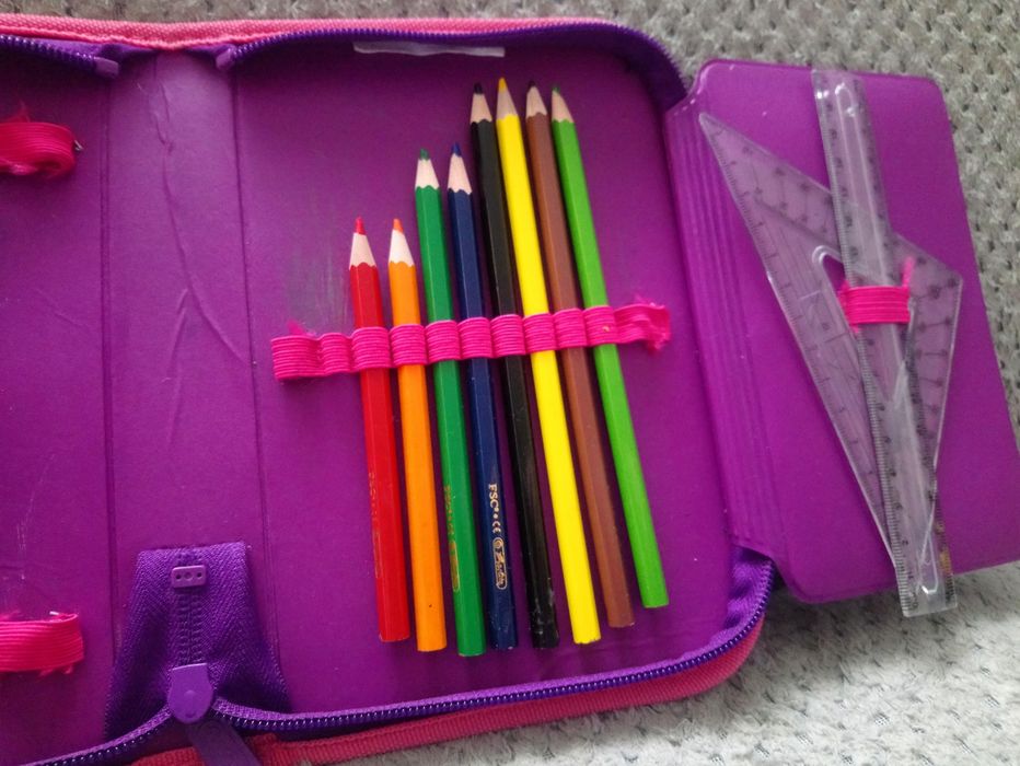 Piórnik z wyposażeniem