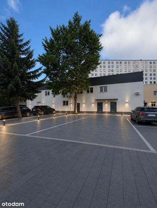 Lokal usługowy na parterze lub piętrze z parkingiem