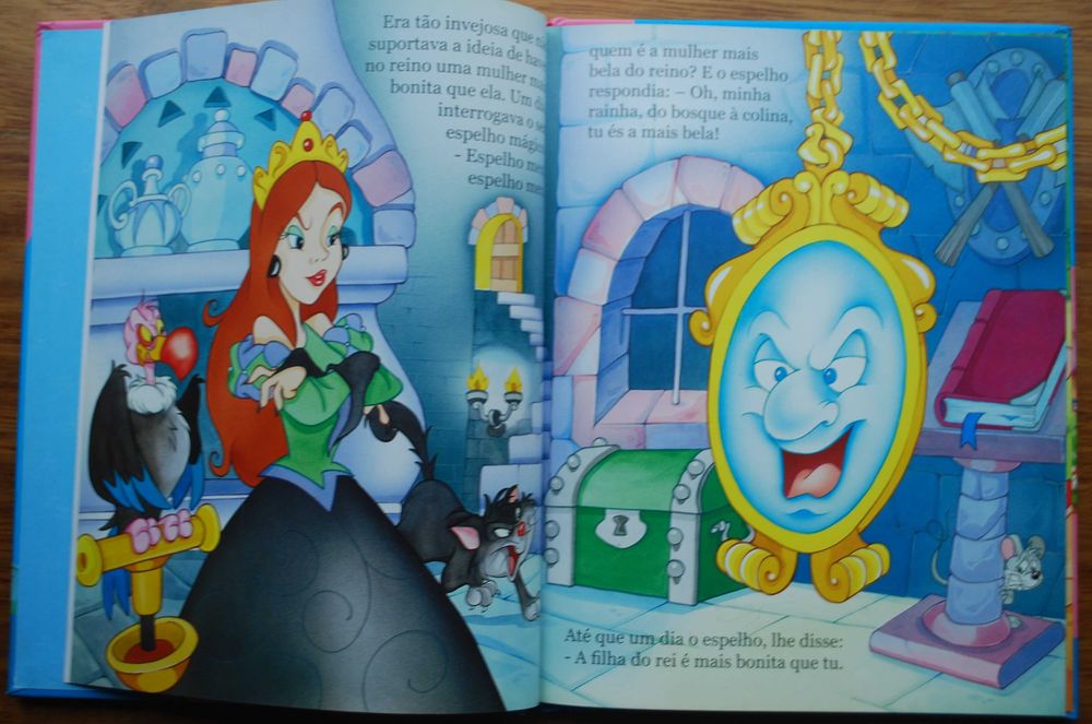 Branca de Neve (O livro é de capa lavável e almofadada)