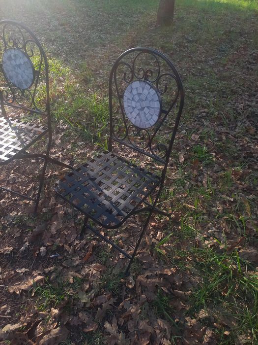 Cadeiras de jardim é uma antiguidade