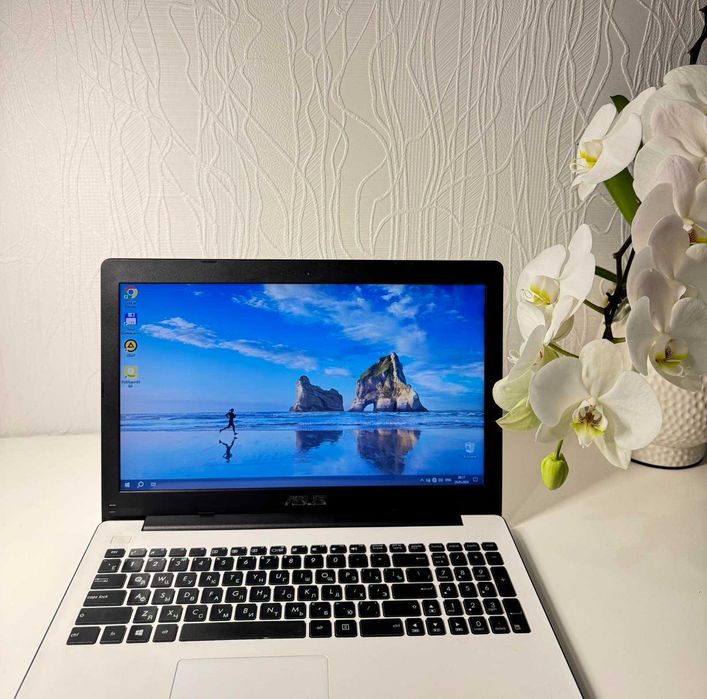Ноутбук ASUS білий
