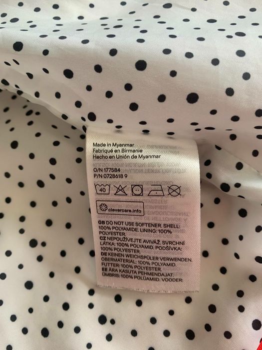 Вітронепроникна куртка для дівчинки H&M.