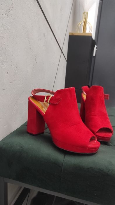 Buty na słupku sandały na obcasie czerwone zamszowe 37 jak nowe