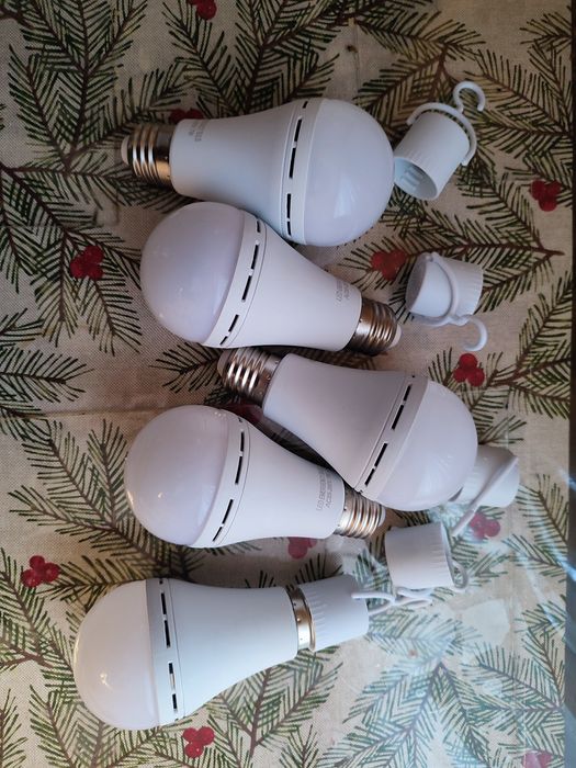 Енергозберігаюча лампа на гачку e27 акумулятор 9 Вт