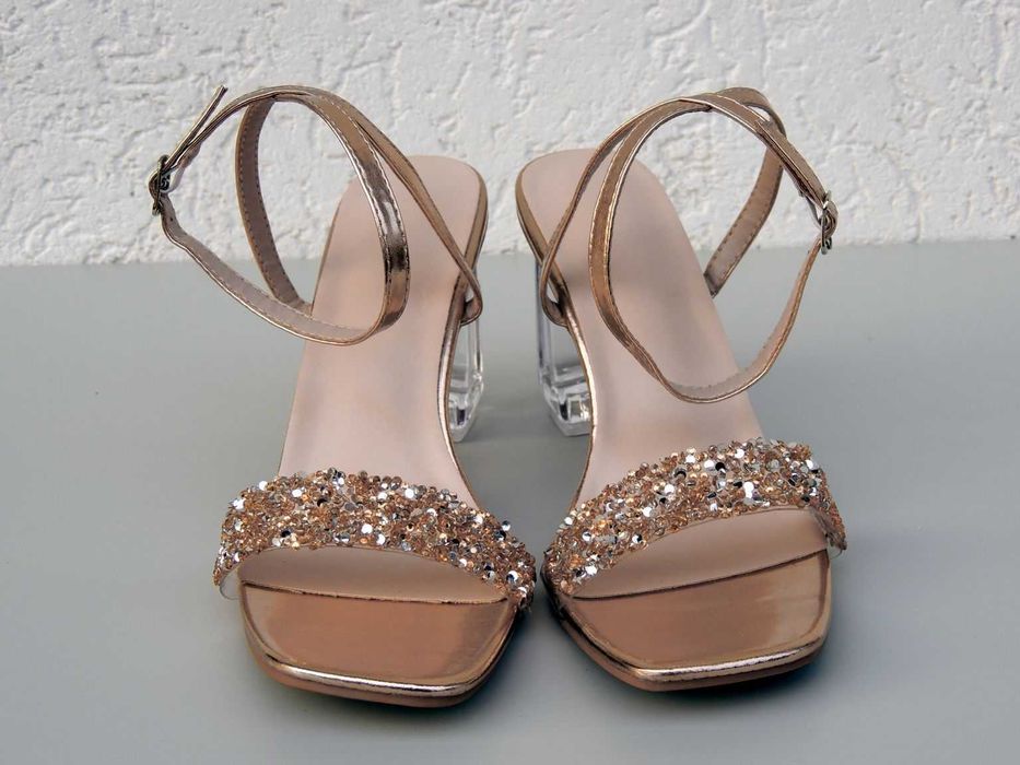 Złote sandałki rozmiar 42.