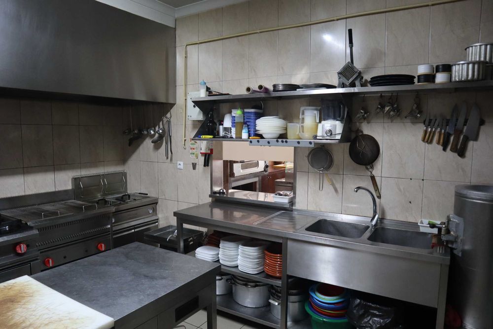 Vende-se ou Aluga-se Restaurante no Castanheiro do Ouro - Tarouca