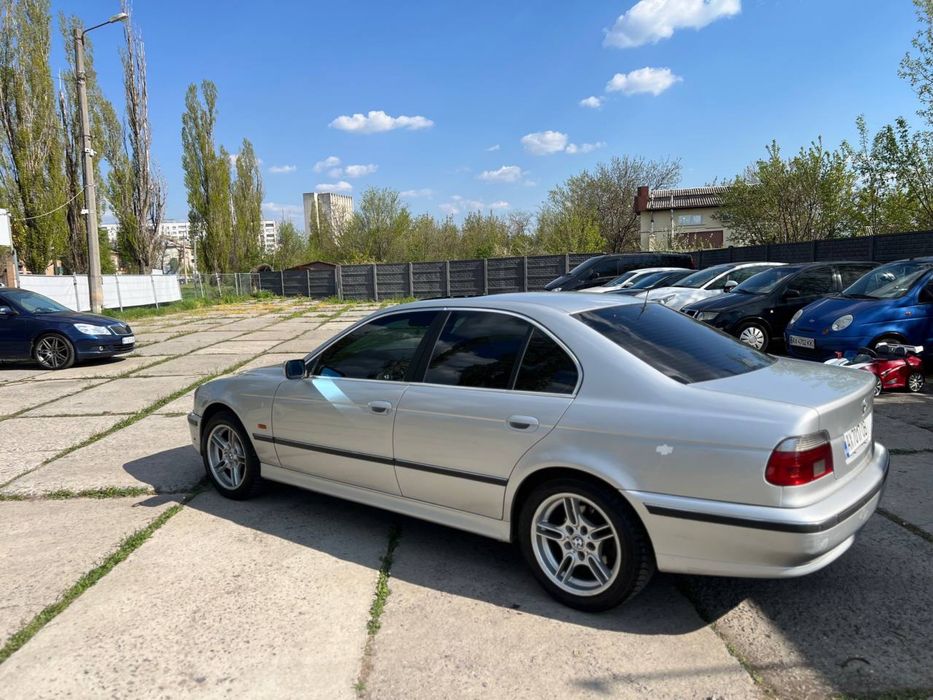 Продам BMW  523I