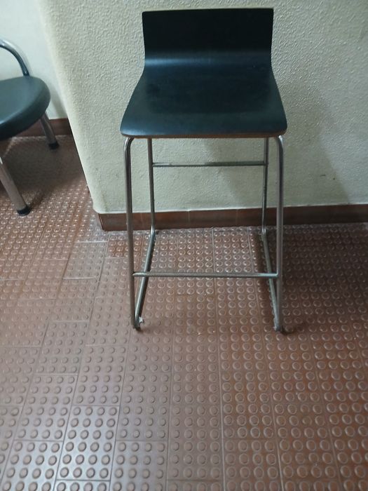 4 cadeiras para mesa ou balcao