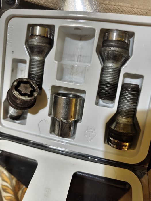 Porcas ou Pernes segurança BMW G30 Outros