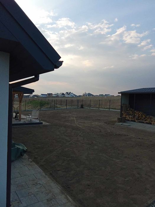 Zakladanie Ogrodów Uslugi Ogrodnicze Traktorkiem Rozwozenie Ziemi Tani