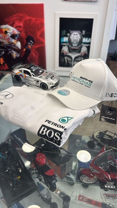 Mercedes Petronas F1 conjunto 3 peças Polo + Bone + carro de apoio Mercedes