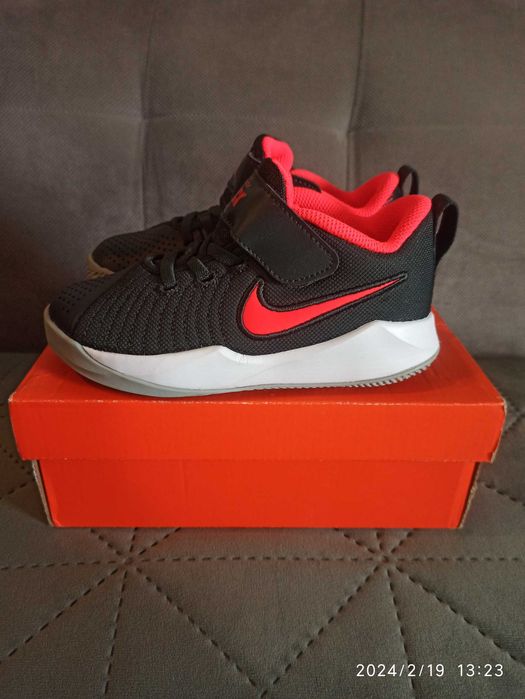 Buty sportowe chłopięce Nike 28 Nowe