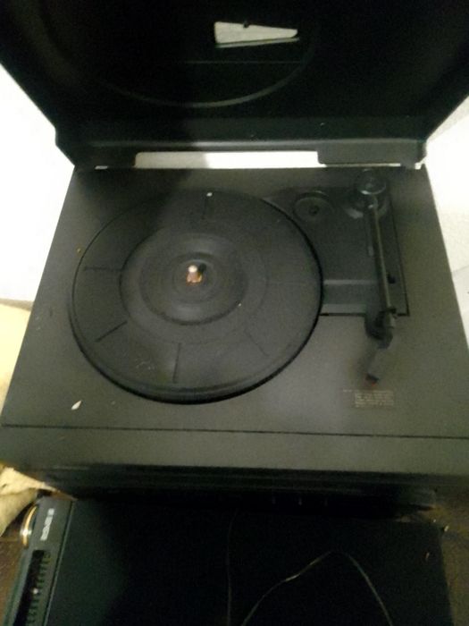 Aparelhagem em bom estado com diradiscos como podem ver nas fotografia