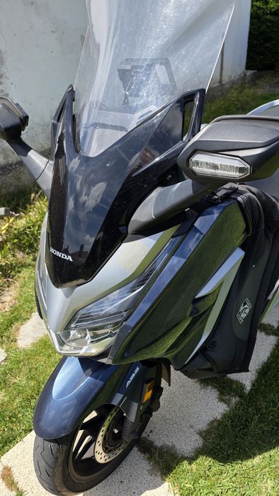Honda Forza 300.