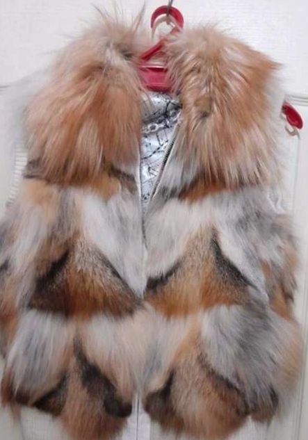 Жилетка накидка безрукавка