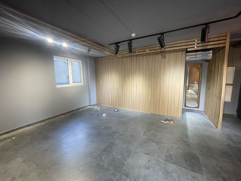 Приміщення в центрі на 1 поверсі