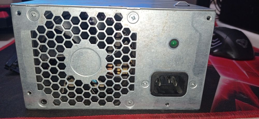 Блок живлення 300w процює