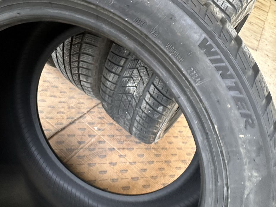 Резина зимная.   Continental.   235.45.18    Romania