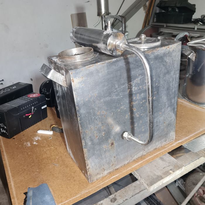 Дистилятор новий