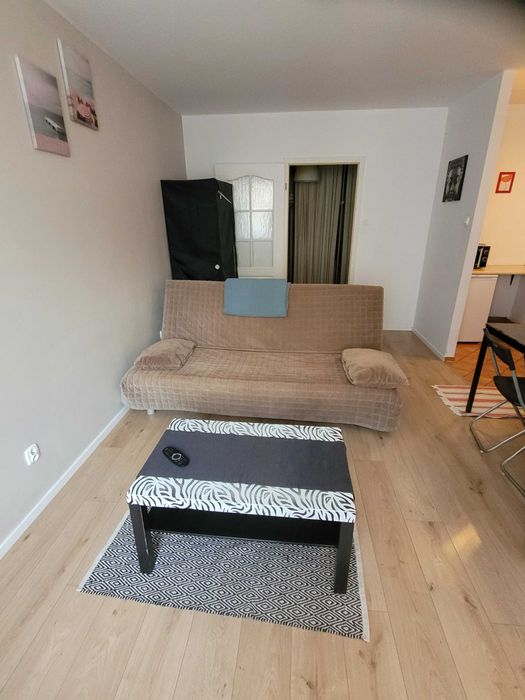Apartament " Słoneczny " w Centrum ul. Szybka , noclegi Wrocław . Samodzielne mieszkanie dla 1 - 4 osób . Blisko PKP
