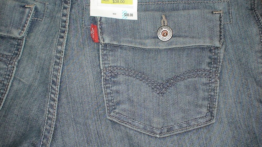 Фирменные шорты Levis для мальчика 12 - 14 лет.