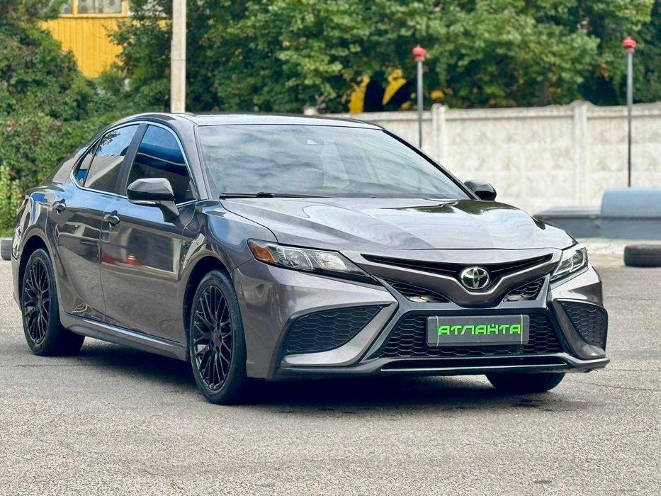 Toyota Camry SE 2022