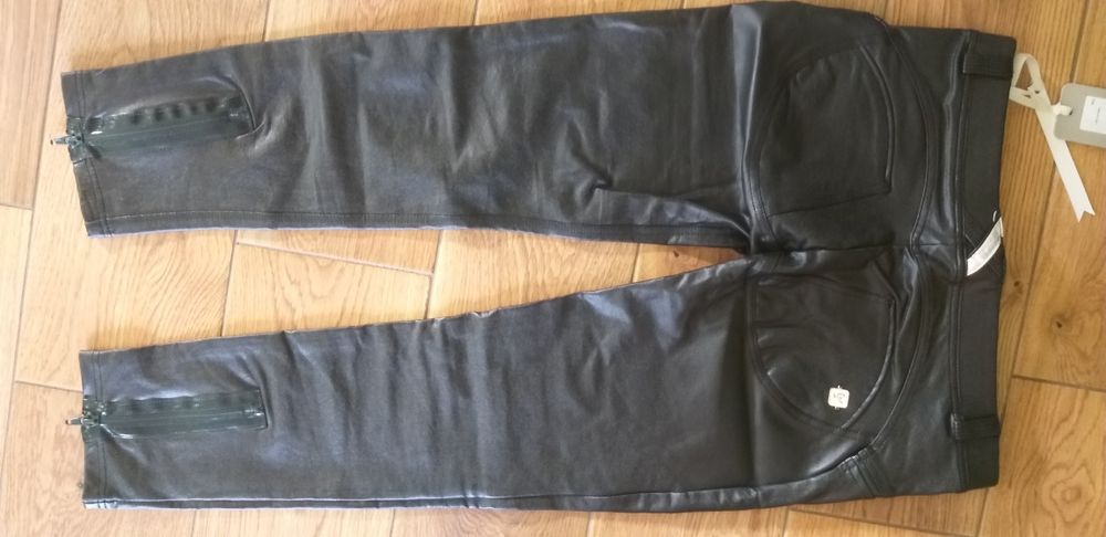 Spodnie Freedy.  Nowe L