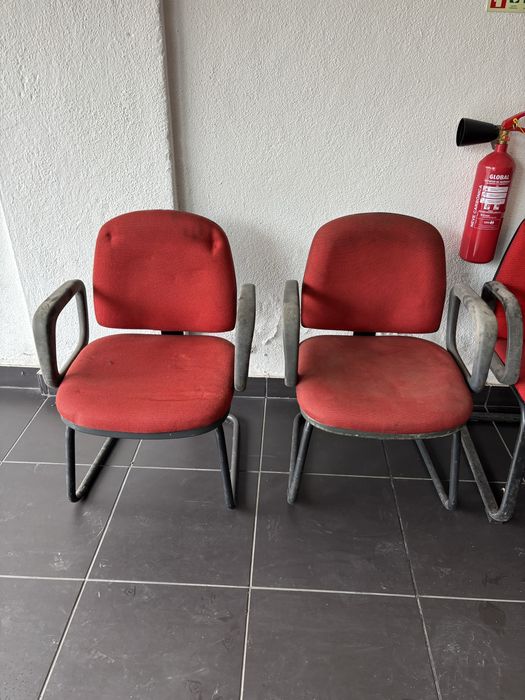 3 pares de cadeiras vermelhas