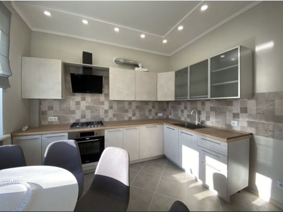 Первая сдача шикарной 2к/квартиры  Сталинки ,в районе ЖД - Вокзала !