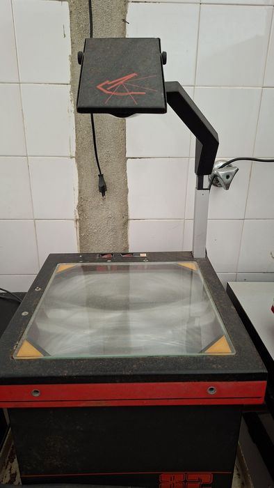 Retroprojetor antigo