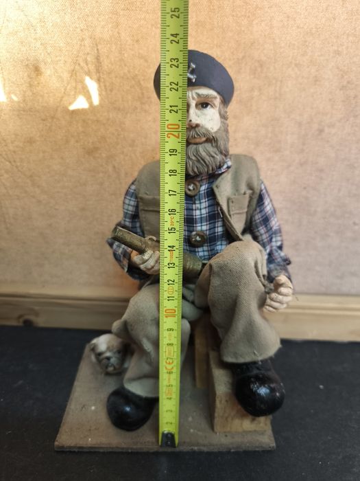 Estatueta de Coleção - Marinheiro/Pirata c/ Cão. 
 Linda e detalhada