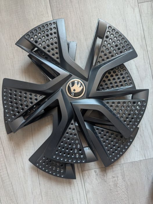 Oryginalne nakładki/kołpaki na felgi aluminiowe typu Hadar 15' Skoda Fabia