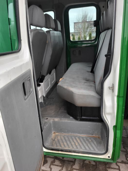 Volkswagen Crafter siedmioosobowy z paką