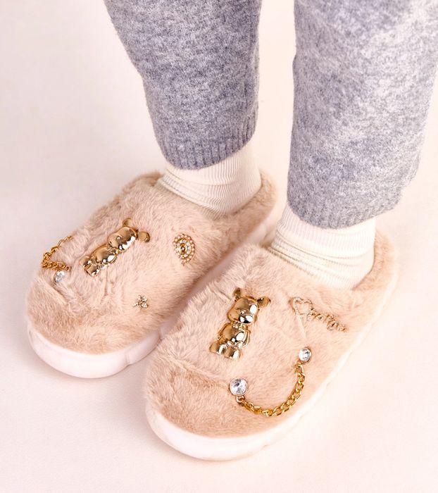 Beżowe zabudowane kapcie z ozdobami Tracy