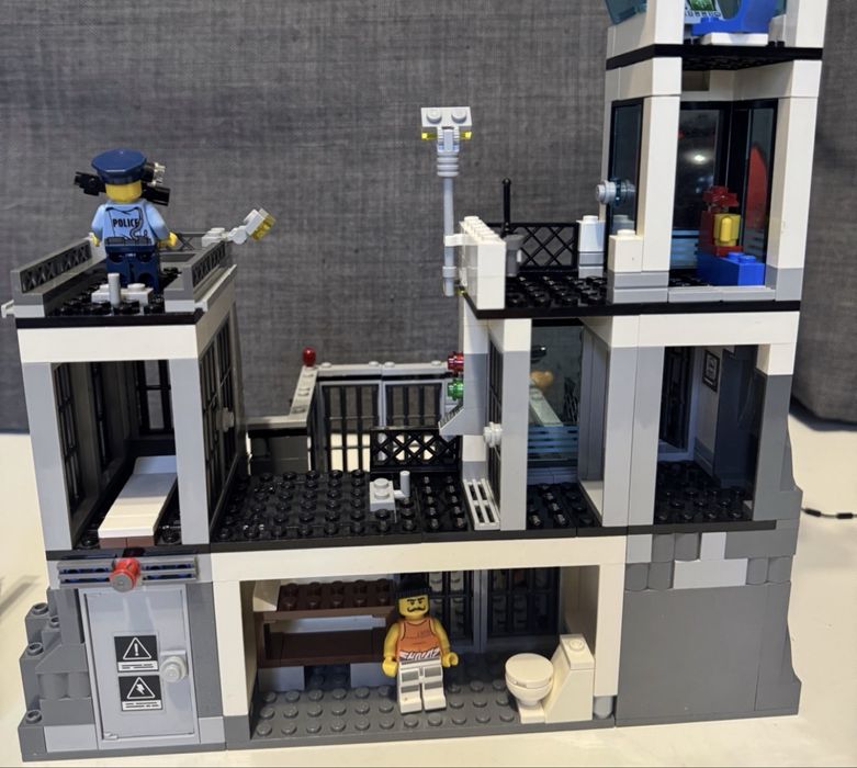 LEGO City 60130 - Więzienna Wyspa, komplet z instrukcją